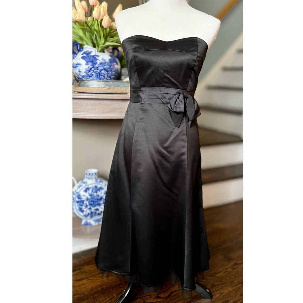 Tahari 4 Black Satin Sweetheart Strapless Fit & Flare Cocktail Dress.